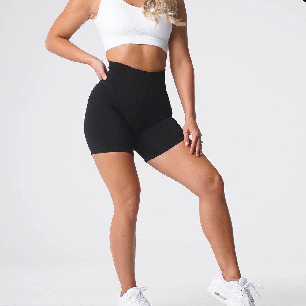 Black Solid Seamless Shorts